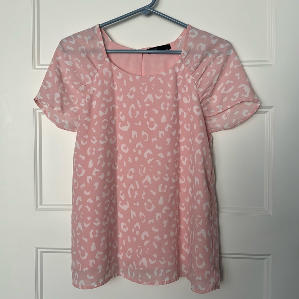 Gibson Round Neck Cap Sleeve Cheetah Print Flowy Top in Sz Petite Small